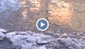 Огромна локва потопи улица в Русе - живущите търсят лодки