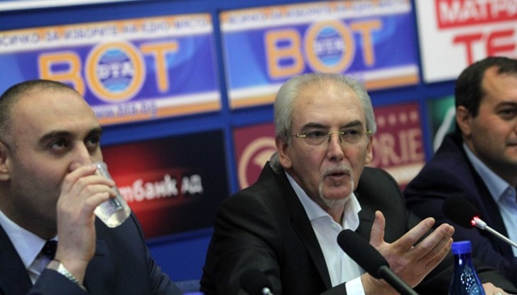 Лютви Местан бе отстранен от поста председател на ДПС на 24 декември 2015 г.