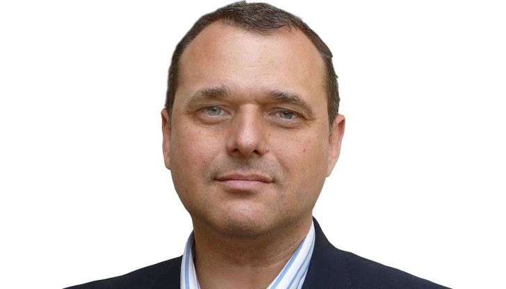 Искрен Веселинов: Никой не може да накара мързеливите чиновници да заработят, а може би и не иска