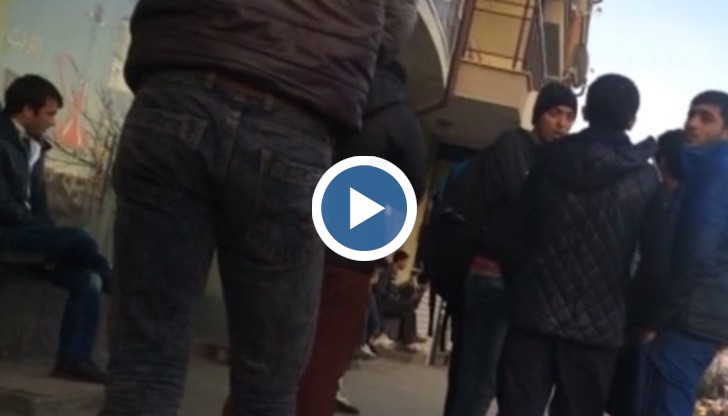 Хората твърдят, че се страхуват да излизат по тъмно около блоковете си