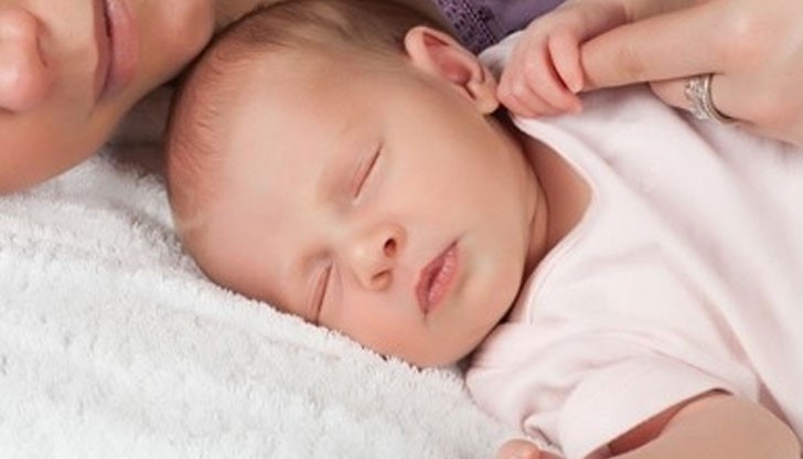 Лекарите настояват винаги да се измиват ръцете и да се избягва целувката на новородено по устата Лекарите настояват винаги да се измиват ръцете и да се избягва целувката на новородено по устата