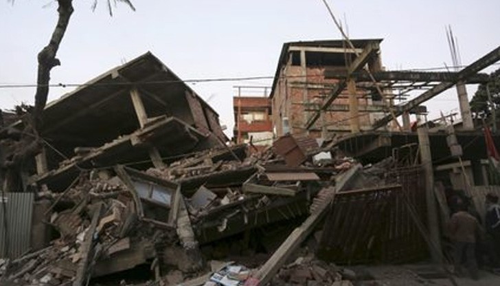 За момента няма информация колко души са били заровени под руините на разрушение сгради