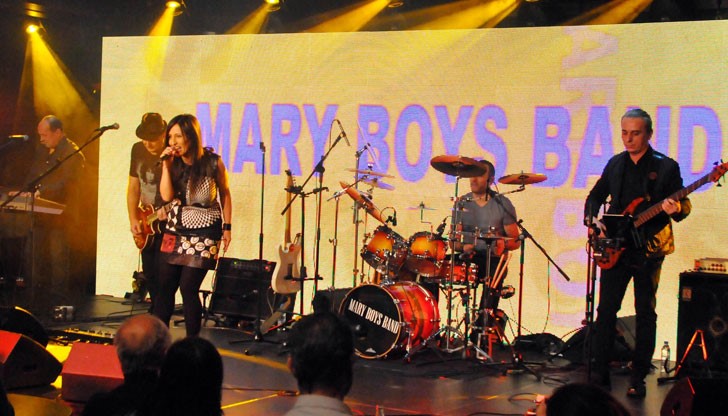 Специално за събитието Мария Мутафчиева - Мери подготви нова песен "В моето сърце" - изпълнена на живо с тенора Марио Николов