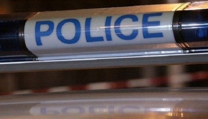 Вследствие на удара конят е паднал върху мъжа, който го е водил - А.М. на 49 г. и той е пострадал