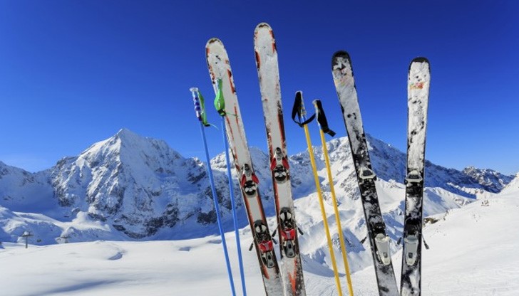 Веднага на мястото пристигнал екип на Планинската спасителна служба в Пампорово, които му оказали помощ Веднага на мястото пристигнал екип на Планинската спасителна служба в Пампорово, които му оказали помощ