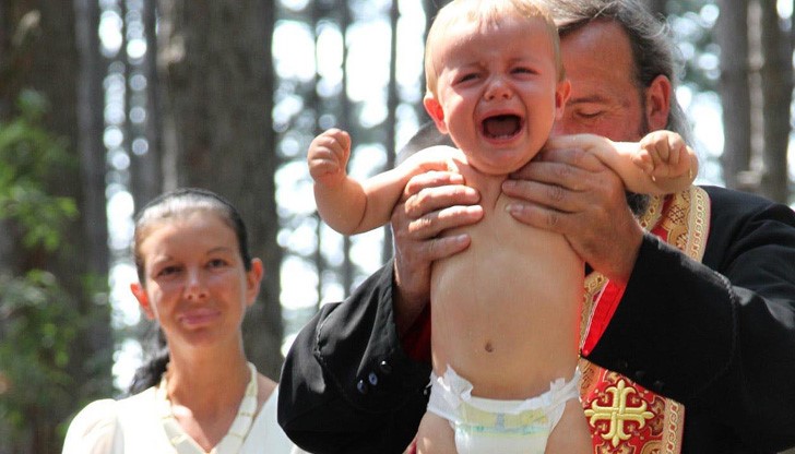 Кръщелният обред вече няма да се налага на същества в несъзнание, това е аргумента на ЕС