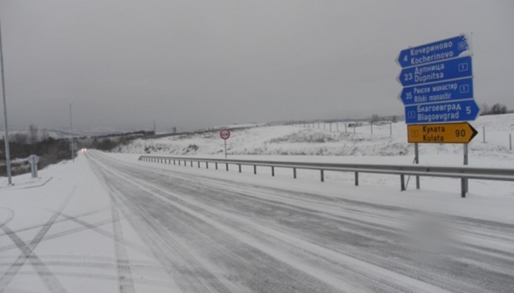 Джип е катастрофирал на пътя между село Дагоново и Якоруда около 14.00 часа днес