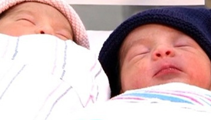 Според медицинската сестра, асистирала при раждането, подобно събитие е рядко, но за това пък много специално