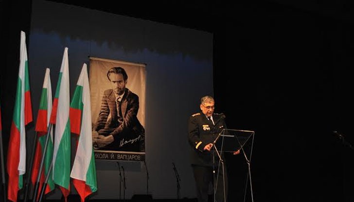 Кметът на Община Русе награди трима русенци, заслужили военноморски служители с „Плакет – Русе”