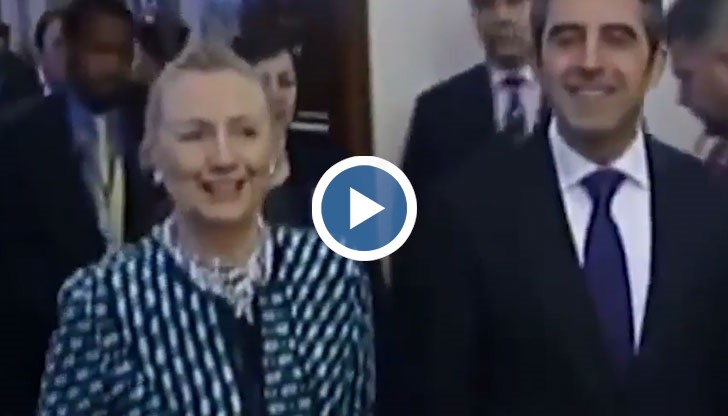 Държавният глава на България се появява в средата на видеото, около 26-тата секунда