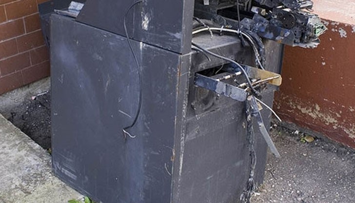 Това е трети банкомат, изтръгнат през последните два месеца в тази част на страната Това е трети банкомат, изтръгнат през последните два месеца в тази част на страната