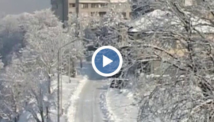 Усещането за студ е като за - 20 градуса, защото вятърът е силен има и мъгла