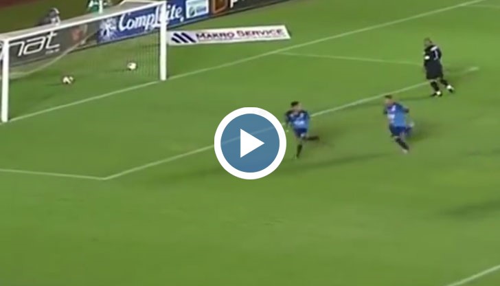 Младокът прие наградата видимо развълнуван и дори се просълзи, а съпругата му в публиката направо се разплака