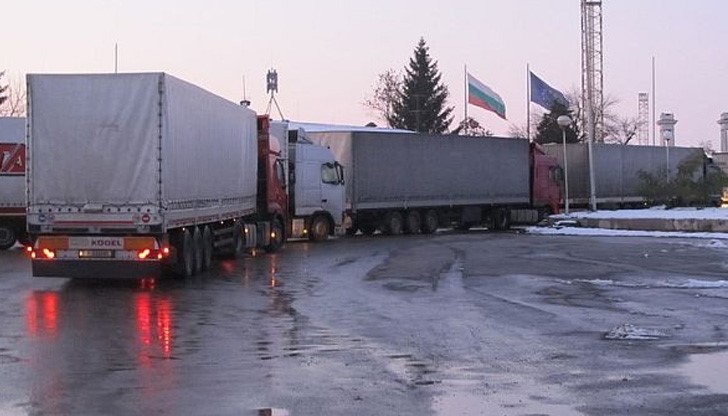 Просроченият ремонт в румънската част на Дунав мост застрашава трафика /снимката е илюстративна/ Просроченият ремонт в румънската част на Дунав мост застрашава трафика /снимката е илюстративна/