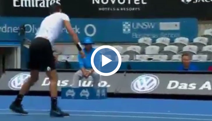 Григор Димитров загуби първия сет на мача си срещу Александър Долгополов с 4:6