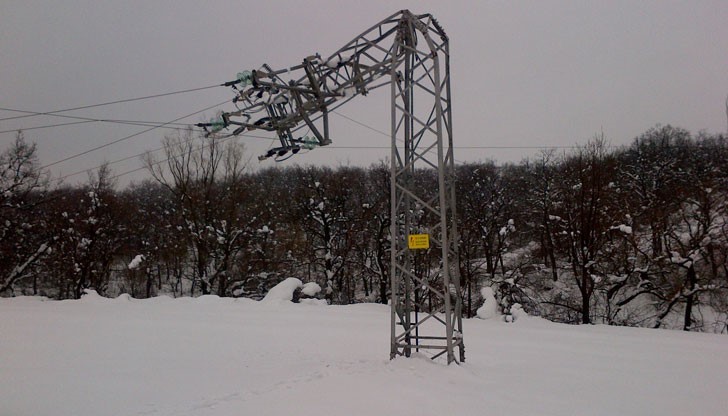 Снегът предизвика аварии в електропреносната мрежа в десетки места /снимката е илюстративна/