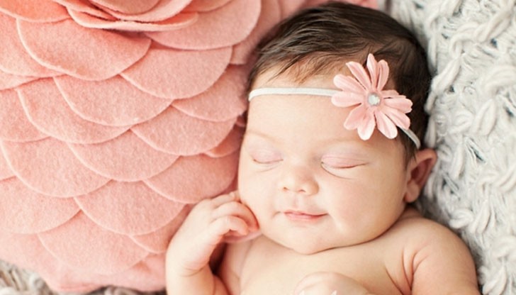 Дамата е с тегло 3,000кг. и ръст 49см