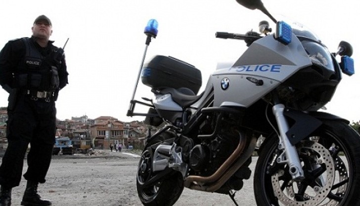 Престъпната дейност на седем души от специализирания отряд била замаскирана, в ежедневните задачи на униформените