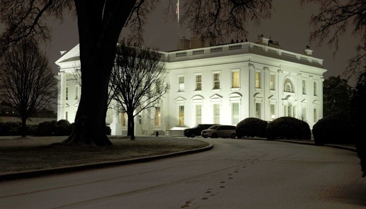 Зимна буря удря в САЩ, Обама остава на топло в Белия дом