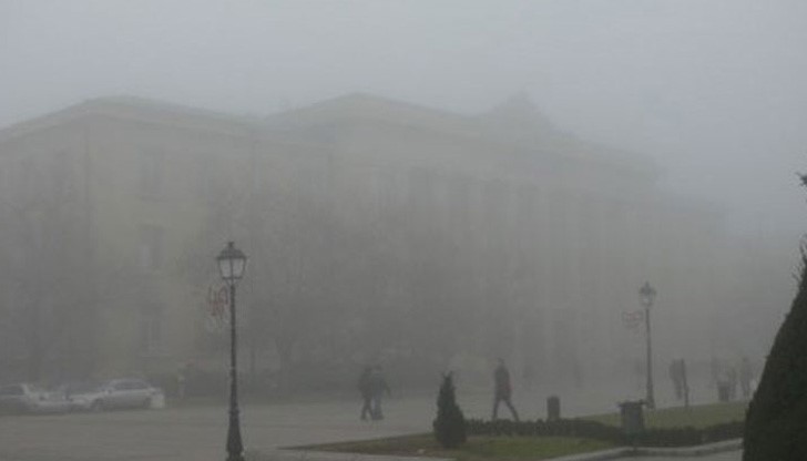 Видимостта към момента е до 50 метра