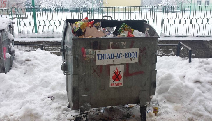 До вчера търсехме снегорините, днес започваме да се питаме къде са колегите от "Титан", че доста работа има, боклук навсякъде