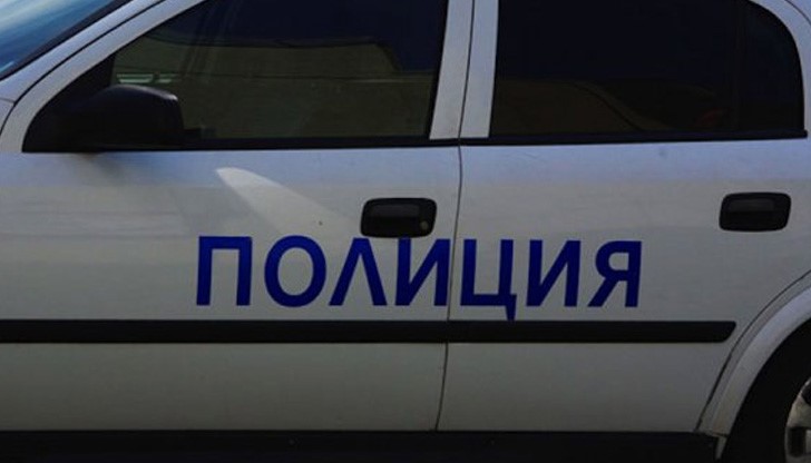 На място изпратената от РУ – Бяла дежурна оперативна група е извършила оглед, при който се е установило, че е проникнато след счупване на секретен патрон На място изпратената от РУ – Бяла дежурна оперативна група е извършила оглед, при който се е установило, че е проникнато след счупване на секретен патрон