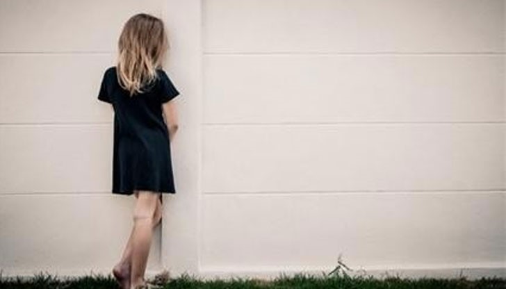 Майката твърди, че не е знаела и продължила да съжителства с бащата, с когото нямат брак /снимката е илюстративна/ Майката твърди, че не е знаела и продължила да съжителства с бащата, с когото нямат брак /снимката е илюстративна/