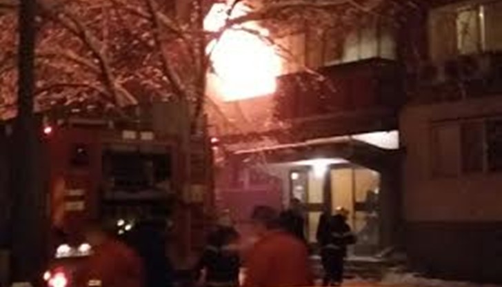 Пожар горя в 18:00 часа в блок Мара Манева в квартл "Възраждане" - Русе