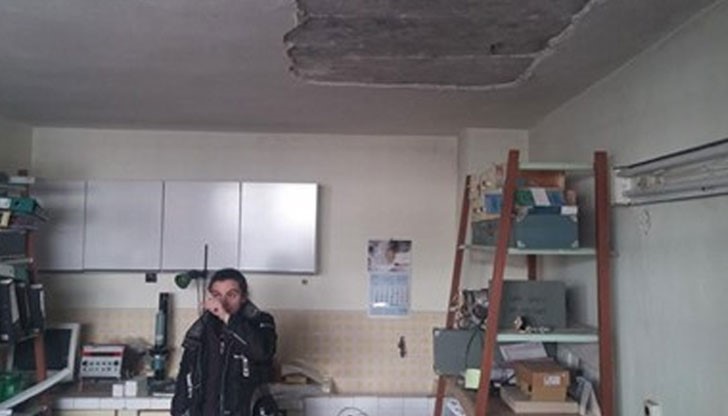 Сградите са в плачевно състояние и всеки момент може да се случи инцидент с работещите