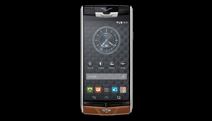 Смартфонът е изработен от най-качествените материали, като залага на естествена кожа в два цвята - Beluga и Hotspur Bentley Смартфонът е изработен от най-качествените материали, като залага на естествена кожа в два цвята - Beluga и Hotspur Bentley