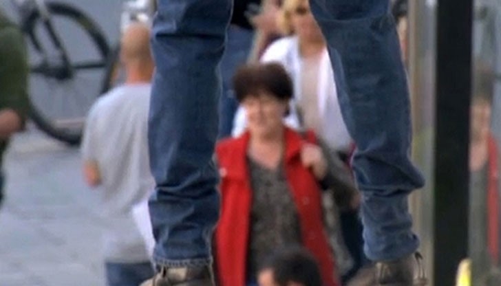 Когато убиват човек пред очите ни, ние сме Минувачи - минаваме и снимаме Когато убиват човек пред очите ни, ние сме Минувачи - минаваме и снимаме