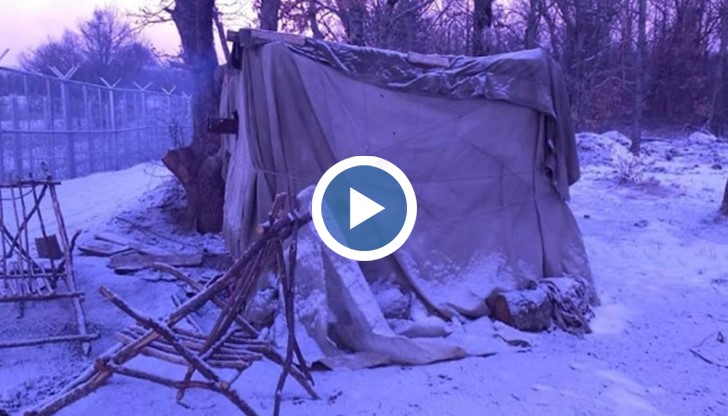 Ужас и безумие! Посред зима се „топлят“ в брезентови палатки, а под краката им тече вода