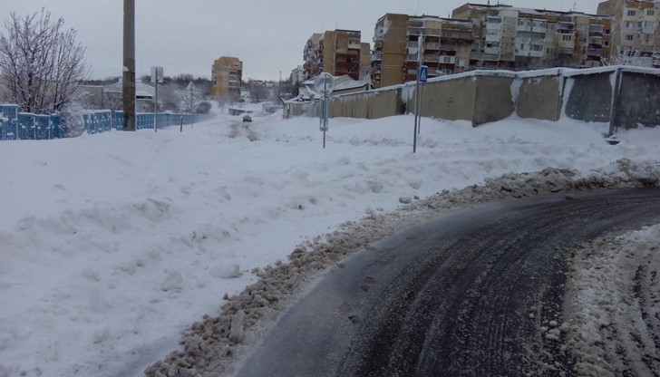 Едното платно липсва