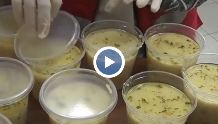 Ниските температури принудиха доброволците от БЧК в Русе да отворят отново кризисната трапезария