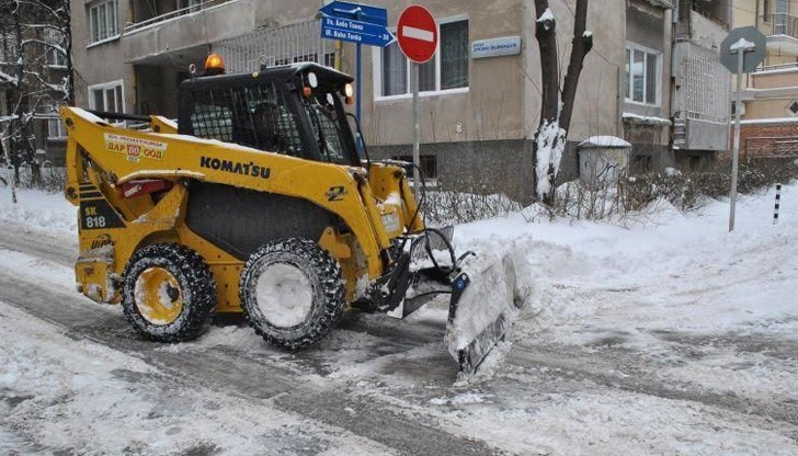 Кметът Пламен Стоилов лично инспектираха как протича снегопочистването в различни части на града