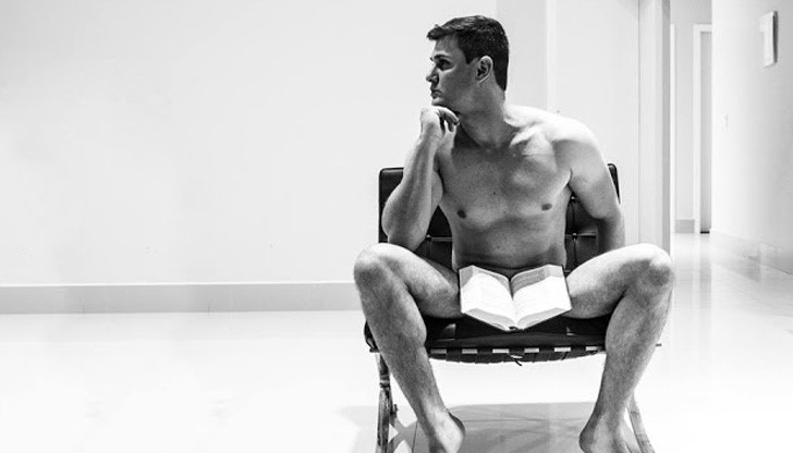 Бразилски библиотекари от всички краища на страната събират средства, позирайки разсъблечени за календар