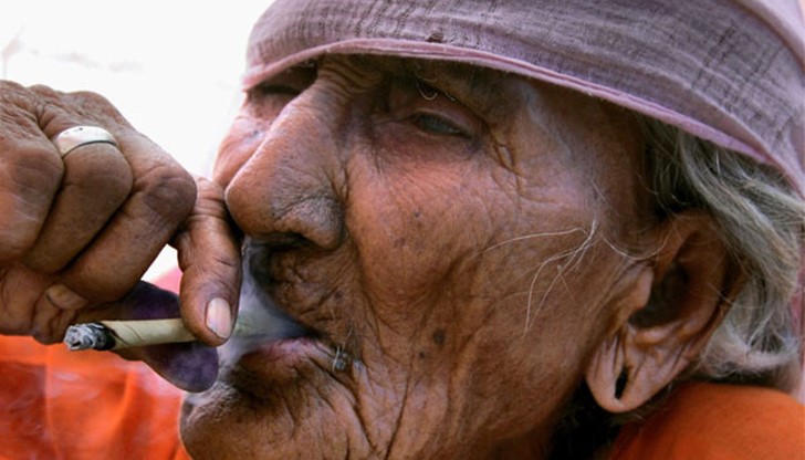 През последните 95 години тя редовно пушела по пакет и половина цигари на ден