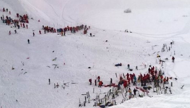 Спасителната акция в района на лавината вече е открила два трупа Спасителната акция в района на лавината вече е открила два трупа