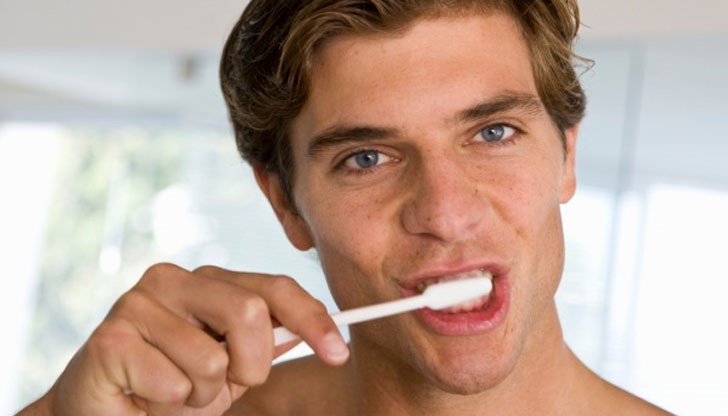 Кофеинът от пастата за зъби се абсорбира през венците