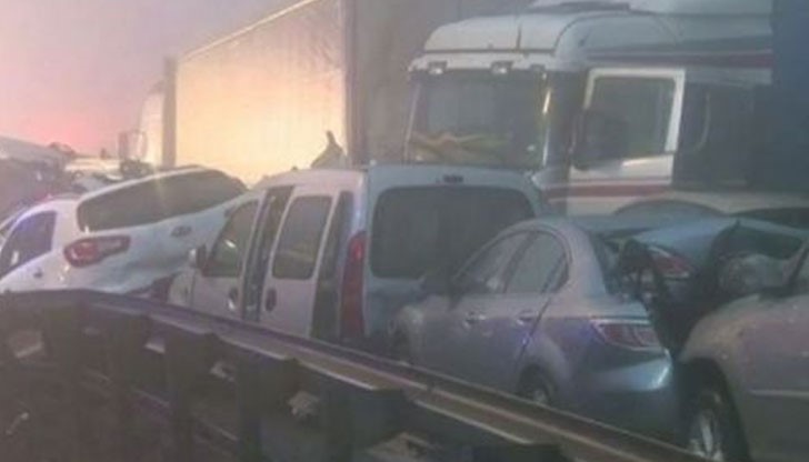 Инцидентът се е случил поради гъста мъгла на важна магистрала