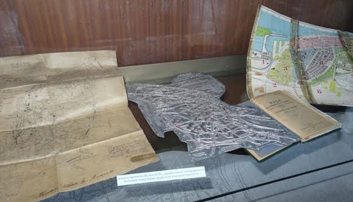 В експозицията може да се види план на крепостта Русчук