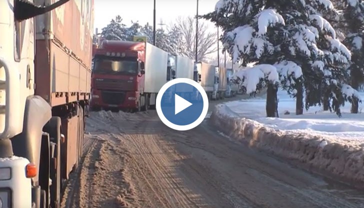 Километрични опашки преди Дунав мост след отварянето на пътищата към Русе