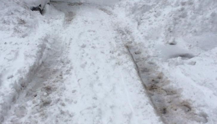 Два дни снегорин не мина по кварталните улици на бул. Липник