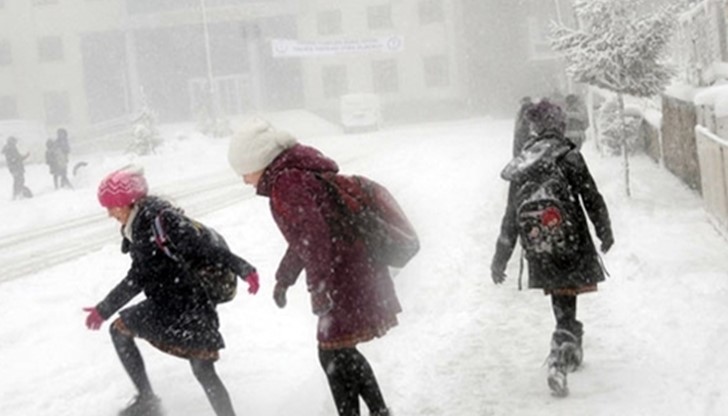 Няма основания за прекъсване на учебния процес в град Русе, заяви началникът на РИО на МОН Димитър Райнов Няма основания за прекъсване на учебния процес в град Русе, заяви началникът на РИО на МОН Димитър Райнов