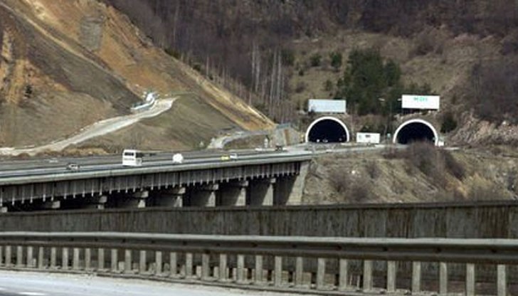 Ограничава се движението на на всички МПС по път II-21 Силистра-граница с област Русе Ограничава се движението на на всички МПС по път II-21 Силистра-граница с област Русе