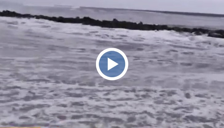 Това е необичайно голяма вълна, много по-висока от тези преди и след нея