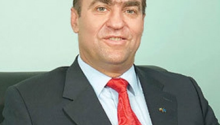 Местни хора смятат, че покрай разследването за изнасилената от него 16-годишна ученичка ще се появят още факти за гавра и принуждаване към секс Местни хора смятат, че покрай разследването за изнасилената от него 16-годишна ученичка ще се появят още факти за гавра и принуждаване към секс