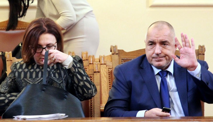 Дончева: Не един, а няколко души от ВСС са пратили SMS-и на Борисов
