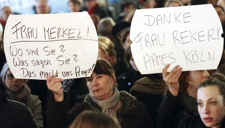 "Благодарим, г-жо Меркел" и "Бедният Кьолн", пише на плакатите на протестиращите
