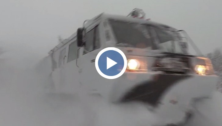 Машината класифицирана с код TTM-4902PS-10 не само може да преминава през всякакъв терен